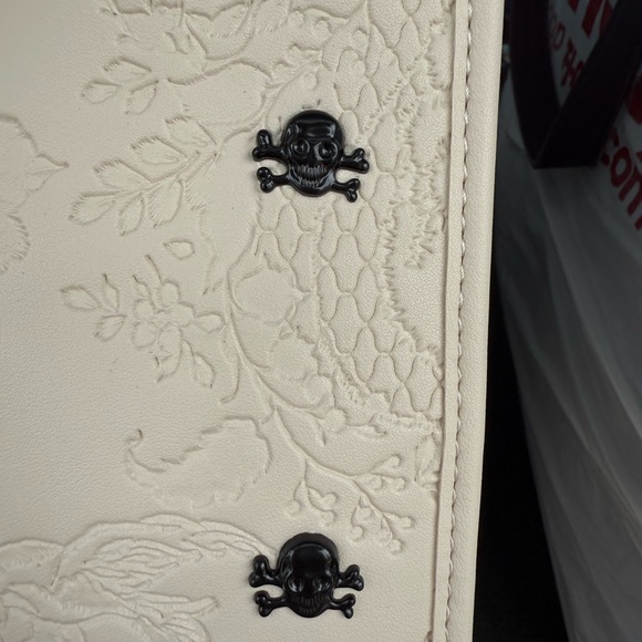 Betsey Johnson cream Halloween embossed Skull tote w Skull Keychain 2024 - Picture 5 of 14